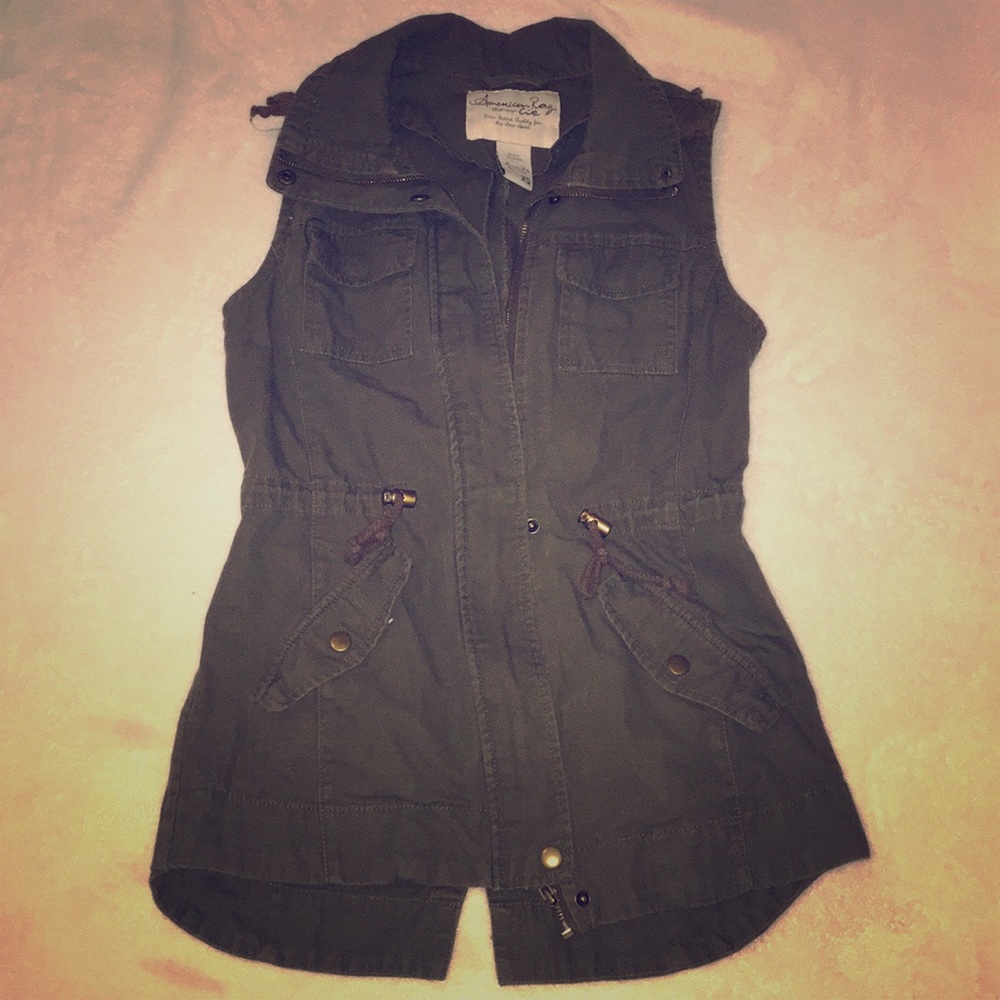 Cute army green vest by American Rag